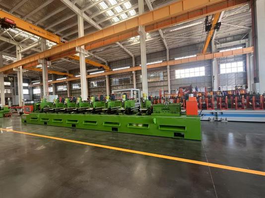 Machine de formage de rouleaux photovoltaïques solaires automatique avec contrôle servo PLC