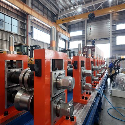 Machine à former les pannes à grande vitesse avec contrôle PLC et coupe hydraulique